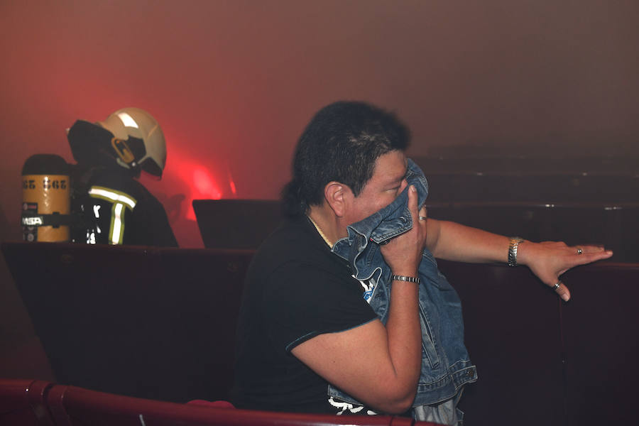 Fotos: Simulacro de incendio en el Teatro Victoria Eugenia