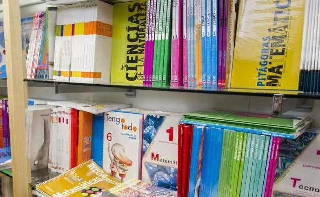 La CNMC multa a 34 editoriales de libros de texto por pactar formas de ventas