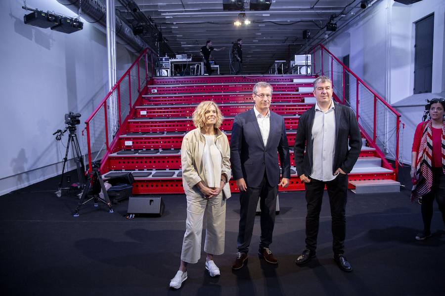 Las nuevas instalaciones de 2deo, en la primera planta de Tabakalera, han abierto sus puertas como una «nueva herramienta para impulsar la creación de productos de masa de éxito y en euskera», ha explicado Markel Olano, diputado general de Gipuzkoa, en el acto de inauguración de este laboratorio de audiovisuales.