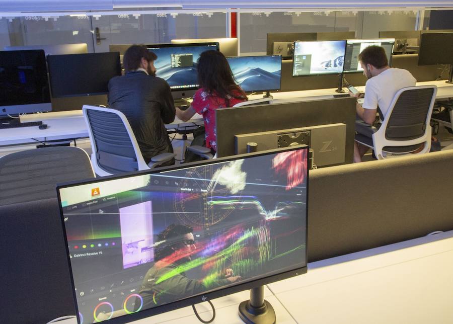 Las nuevas instalaciones de 2deo, en la primera planta de Tabakalera, han abierto sus puertas como una «nueva herramienta para impulsar la creación de productos de masa de éxito y en euskera», ha explicado Markel Olano, diputado general de Gipuzkoa, en el acto de inauguración de este laboratorio de audiovisuales.