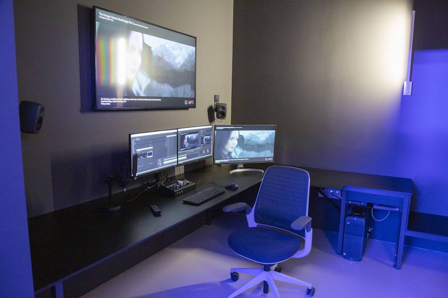 Las nuevas instalaciones de 2deo, en la primera planta de Tabakalera, han abierto sus puertas como una «nueva herramienta para impulsar la creación de productos de masa de éxito y en euskera», ha explicado Markel Olano, diputado general de Gipuzkoa, en el acto de inauguración de este laboratorio de audiovisuales.