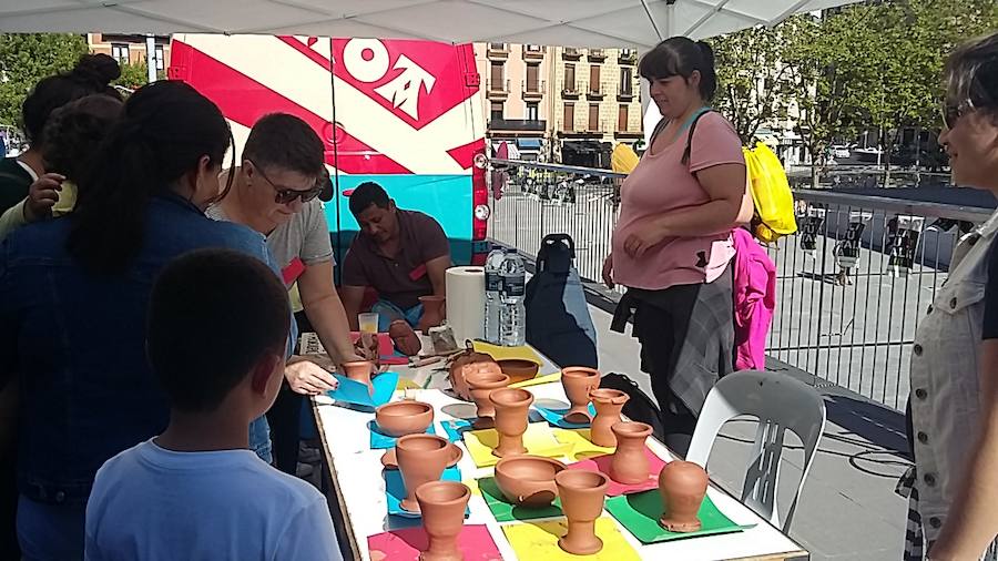 Este viernes ha comenzado una nueva edición del festial Olatu Talka que llena las calles de San Sebastián de actividades y eventos para todos los públicos