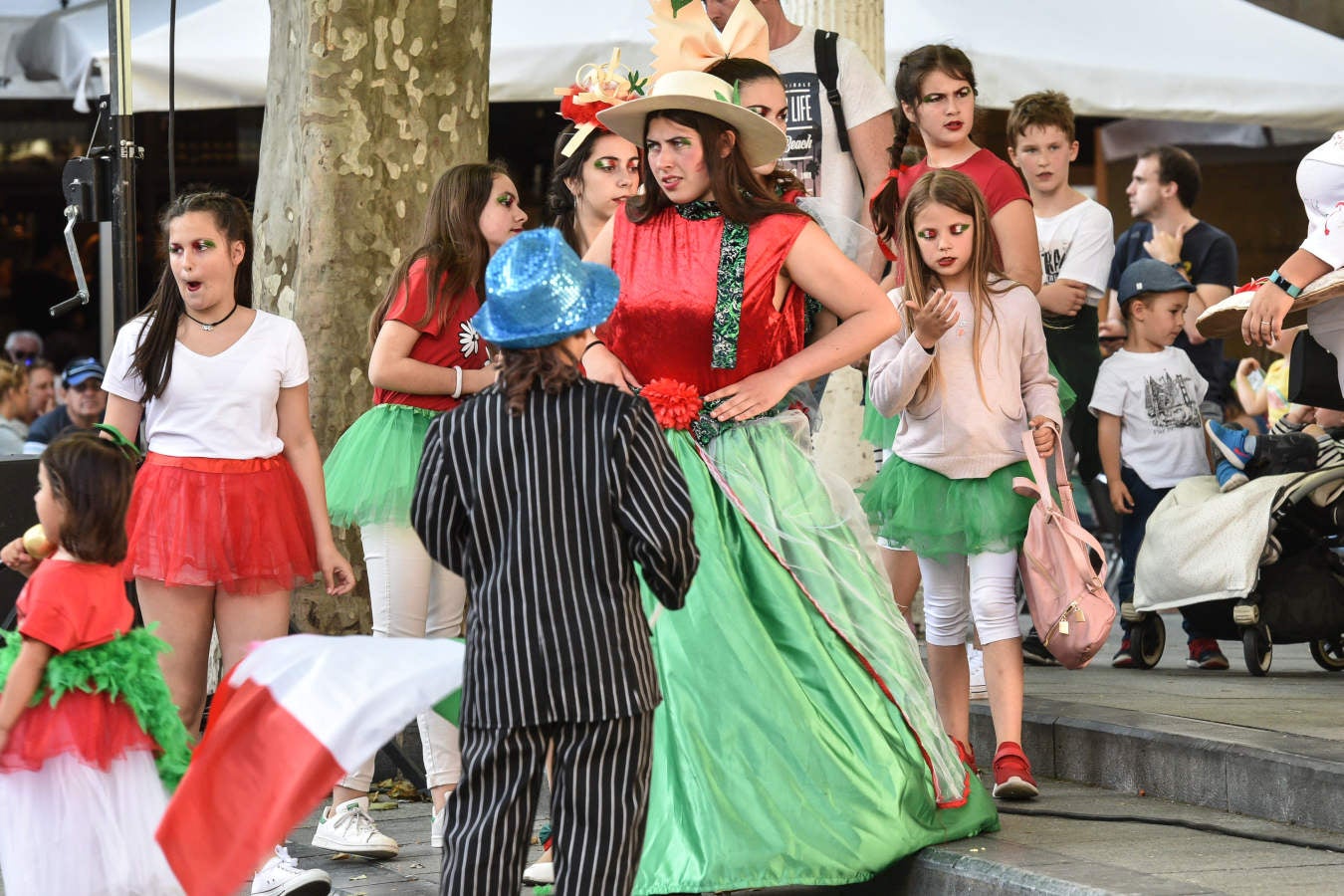 Este viernes ha comenzado una nueva edición del festial Olatu Talka que llena las calles de San Sebastián de actividades y eventos para todos los públicos