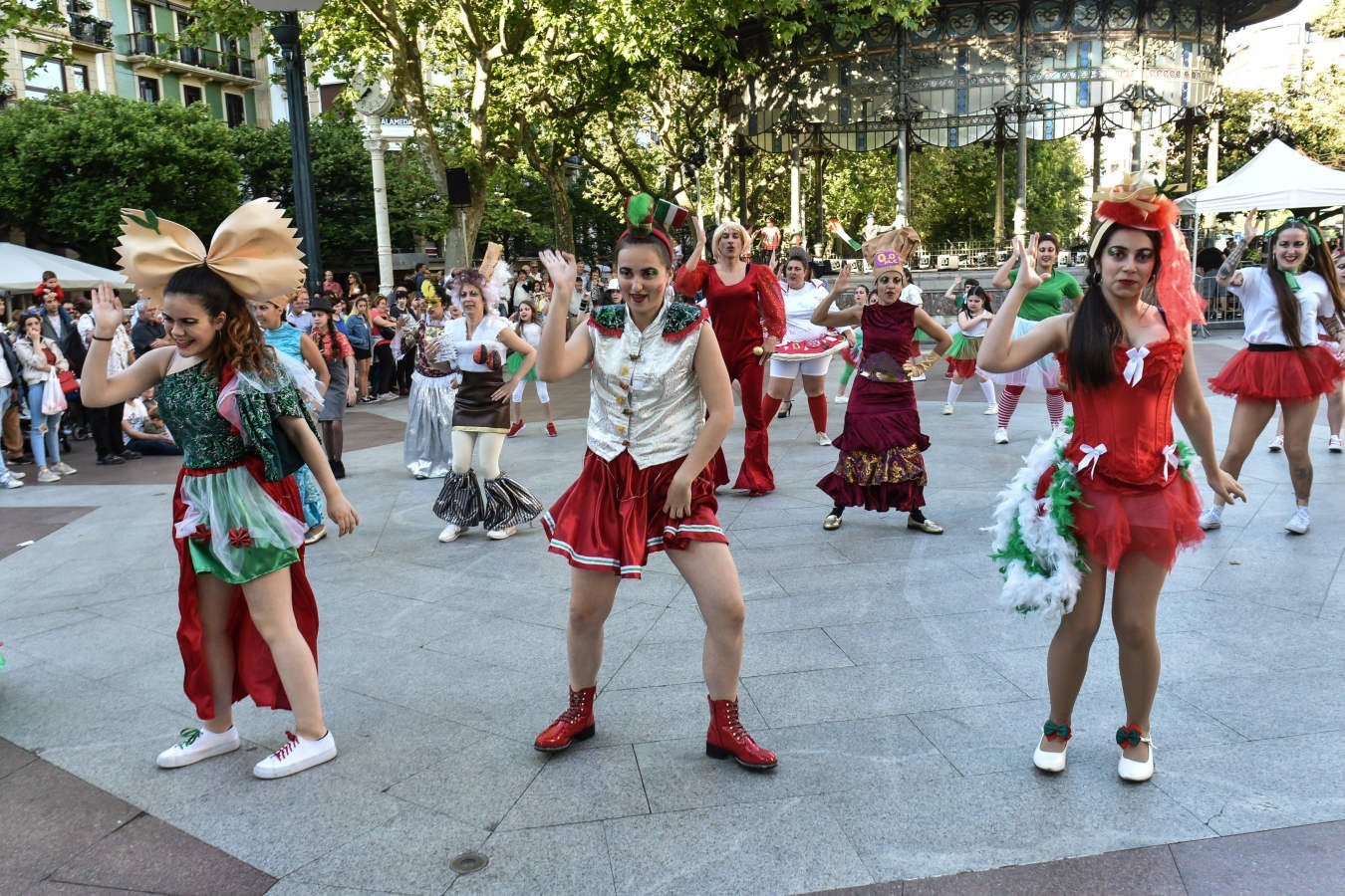 Este viernes ha comenzado una nueva edición del festial Olatu Talka que llena las calles de San Sebastián de actividades y eventos para todos los públicos