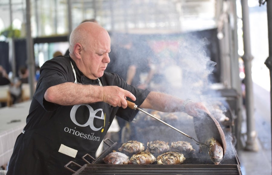 La Feria de Tolosa ha vuelto a la localidad con la SIdra y el Besugo como protagonistas. Así decenas de comensales han podido disfrutar del mejor menú con un tiempo inmejorable.