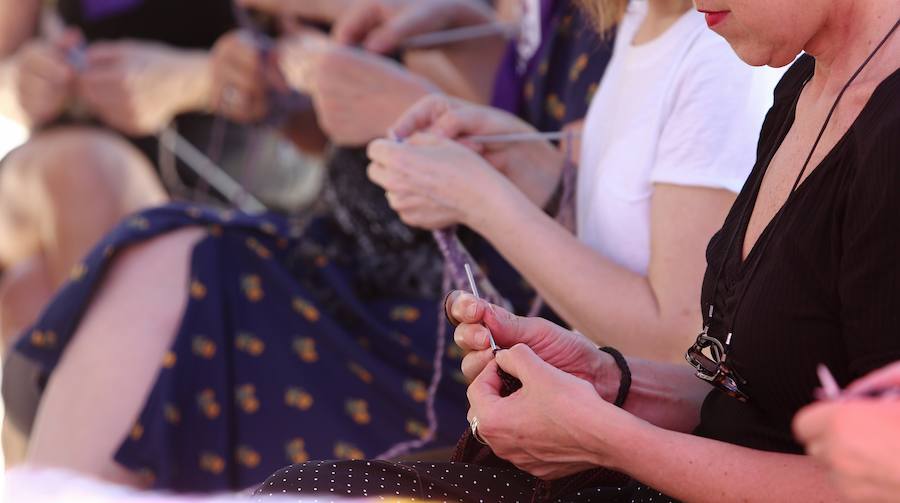 El festival ciudadano Olatu Talka ha comenzado a celebrar su décima edición con un abigarrado programa de actividades culturales y lúdicas orientadas primordialmente a la concienciación sobre valores ecológicos y el respeto al medio ambiente. Un programa que incluye más de 200 actos hasta el domingo y en el que asociaciones y entidades de todo tipo muestran en la calle su quehacer cultural. Este año se ha acentuado la descentralización de las actividades y aumentan las que se desarrollarán en los barrios.