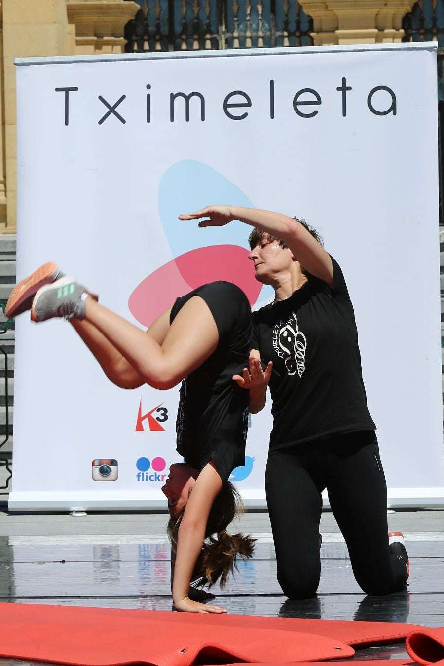 El festival ciudadano Olatu Talka ha comenzado a celebrar su décima edición con un abigarrado programa de actividades culturales y lúdicas orientadas primordialmente a la concienciación sobre valores ecológicos y el respeto al medio ambiente. Un programa que incluye más de 200 actos hasta el domingo y en el que asociaciones y entidades de todo tipo muestran en la calle su quehacer cultural. Este año se ha acentuado la descentralización de las actividades y aumentan las que se desarrollarán en los barrios.