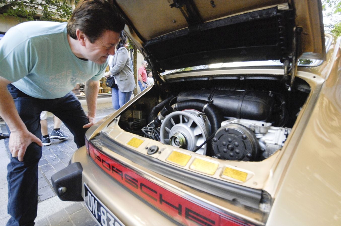Donostia ha sido el epicentro del automovilismo clásico al celebrarse la tercera edición de la San Sebastián Circuit Spirit. Más de 80 vehículos clásicos, desde 1923 al 1969, y deportivos actuales de alta gama, han recorrido parte de Gipuzkoa y de Iparralde.
