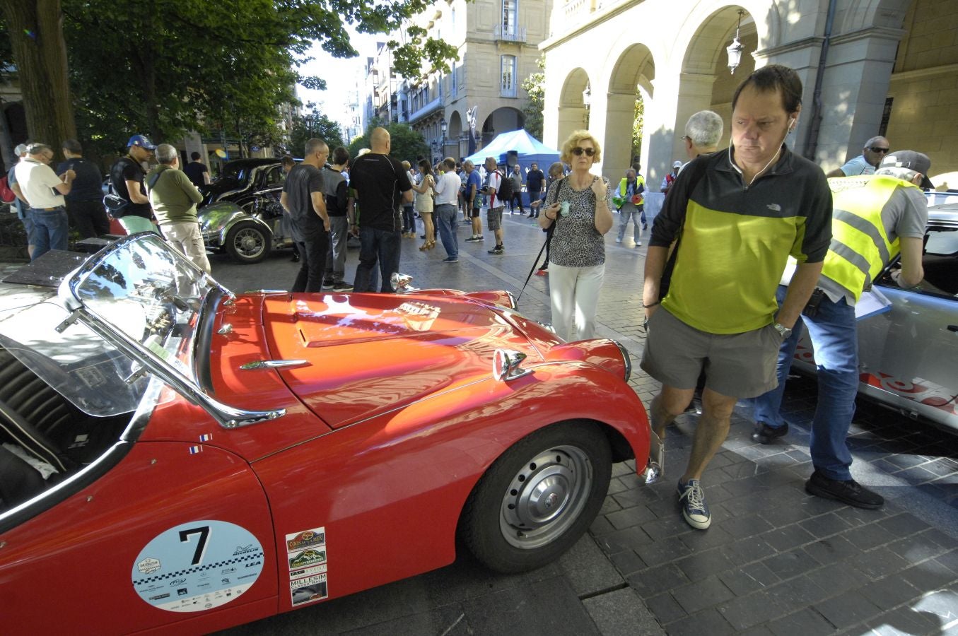 Donostia ha sido el epicentro del automovilismo clásico al celebrarse la tercera edición de la San Sebastián Circuit Spirit. Más de 80 vehículos clásicos, desde 1923 al 1969, y deportivos actuales de alta gama, han recorrido parte de Gipuzkoa y de Iparralde.