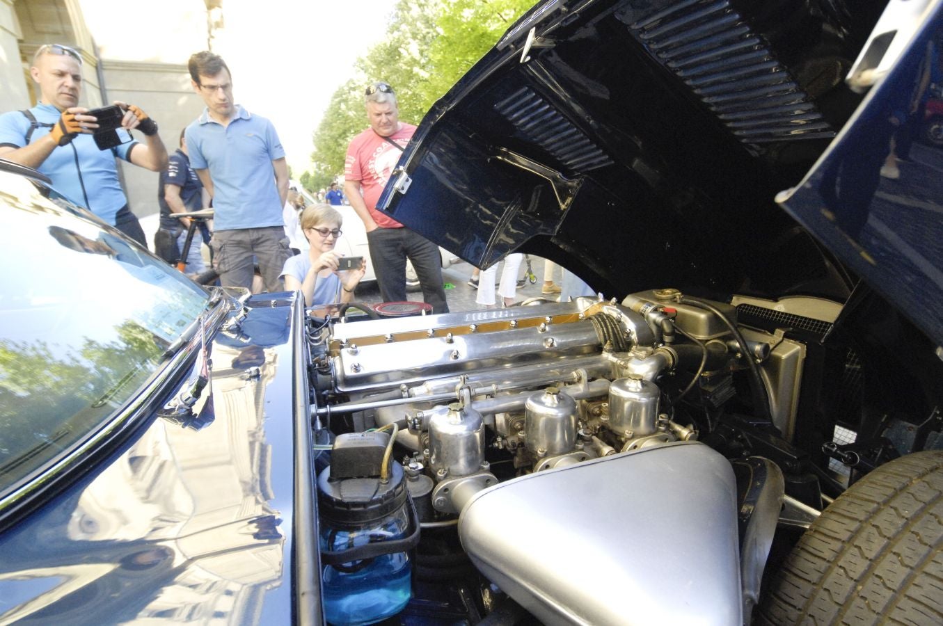 Donostia ha sido el epicentro del automovilismo clásico al celebrarse la tercera edición de la San Sebastián Circuit Spirit. Más de 80 vehículos clásicos, desde 1923 al 1969, y deportivos actuales de alta gama, han recorrido parte de Gipuzkoa y de Iparralde.