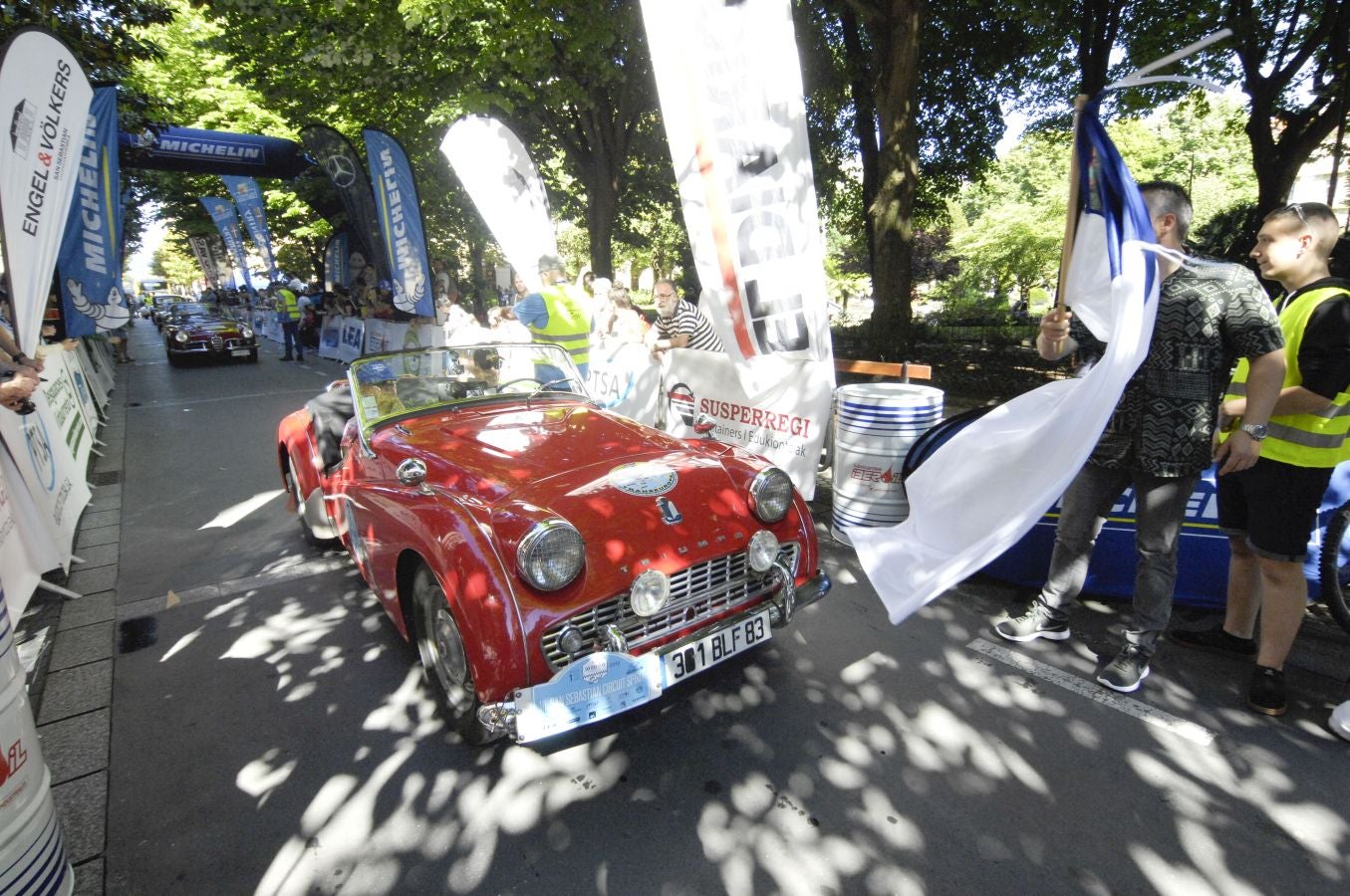 Donostia ha sido el epicentro del automovilismo clásico al celebrarse la tercera edición de la San Sebastián Circuit Spirit. Más de 80 vehículos clásicos, desde 1923 al 1969, y deportivos actuales de alta gama, han recorrido parte de Gipuzkoa y de Iparralde.