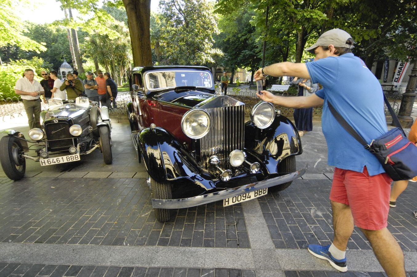 Donostia ha sido el epicentro del automovilismo clásico al celebrarse la tercera edición de la San Sebastián Circuit Spirit. Más de 80 vehículos clásicos, desde 1923 al 1969, y deportivos actuales de alta gama, han recorrido parte de Gipuzkoa y de Iparralde.