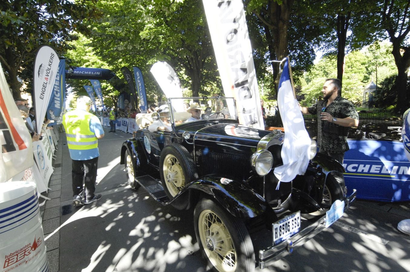 Donostia ha sido el epicentro del automovilismo clásico al celebrarse la tercera edición de la San Sebastián Circuit Spirit. Más de 80 vehículos clásicos, desde 1923 al 1969, y deportivos actuales de alta gama, han recorrido parte de Gipuzkoa y de Iparralde.