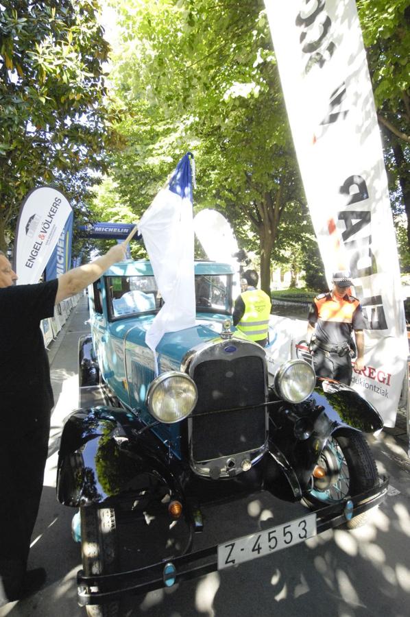Donostia ha sido el epicentro del automovilismo clásico al celebrarse la tercera edición de la San Sebastián Circuit Spirit. Más de 80 vehículos clásicos, desde 1923 al 1969, y deportivos actuales de alta gama, han recorrido parte de Gipuzkoa y de Iparralde.