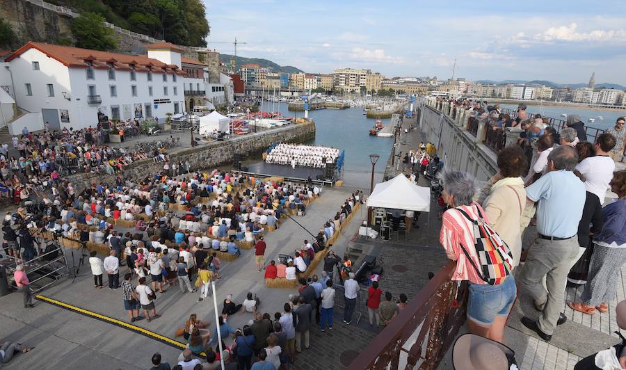 Basoka, el minifestival musical que todos los años se celebra entre los árboles del bosque de Miramón, se ha convertido en una de las citas ineludibles de Olatu Talka. Esta vez Basoka recupera su formato habitual con funciones con un marcado color folkie, 