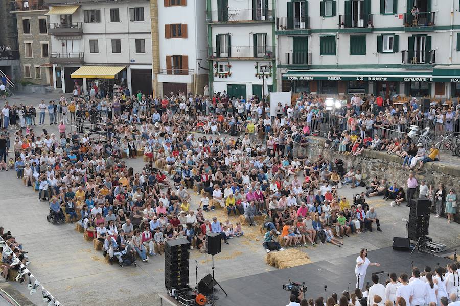 Basoka, el minifestival musical que todos los años se celebra entre los árboles del bosque de Miramón, se ha convertido en una de las citas ineludibles de Olatu Talka. Esta vez Basoka recupera su formato habitual con funciones con un marcado color folkie, 