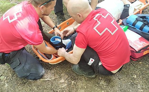 Una persona evacuada en helicóptero en la Zegama - Aizkorri