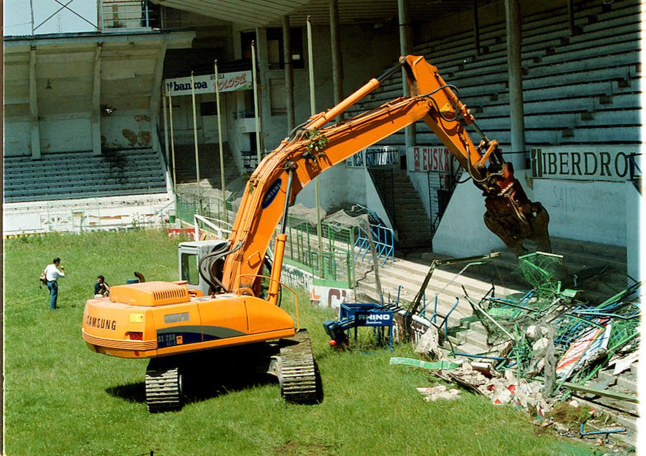 Se cumplen 20 años de que comenzara la demolición de Atotxa, hojar de la Real Sociedad hasta 1993 durante más de ochenta años.