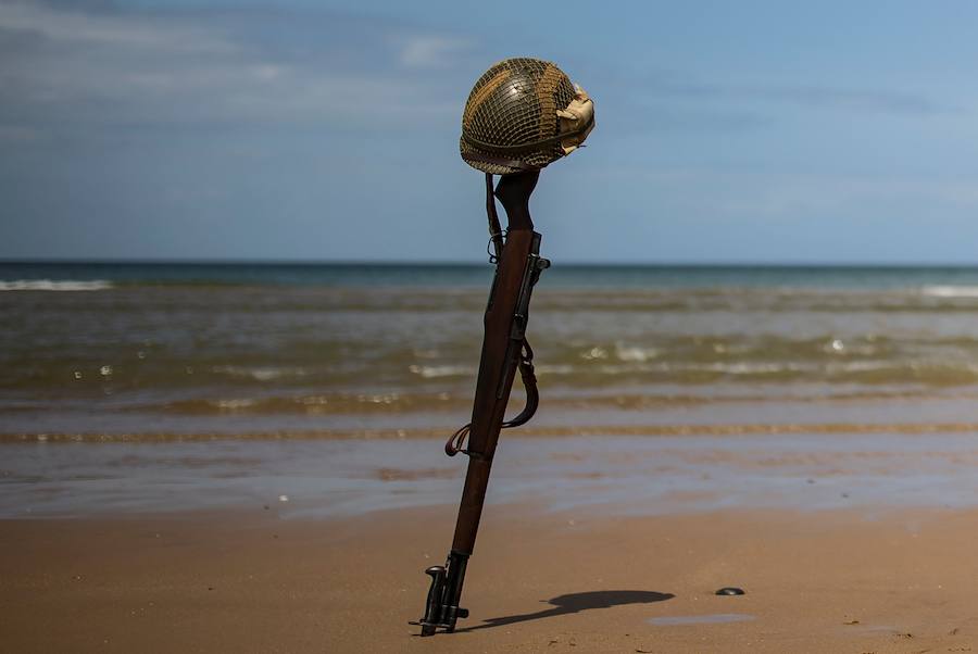 Este jueves, 6 de junio, se celebra el 75 aniversario del Desembarco aeronaval en Normandía, la mayor operación de este tipo en la historia y momento clave de la Segunda Guerra Mundial. Más de 300.000 personas, entre ellas casi 500 veteranos, han llegado a Francia para las principales conmemoraciones.