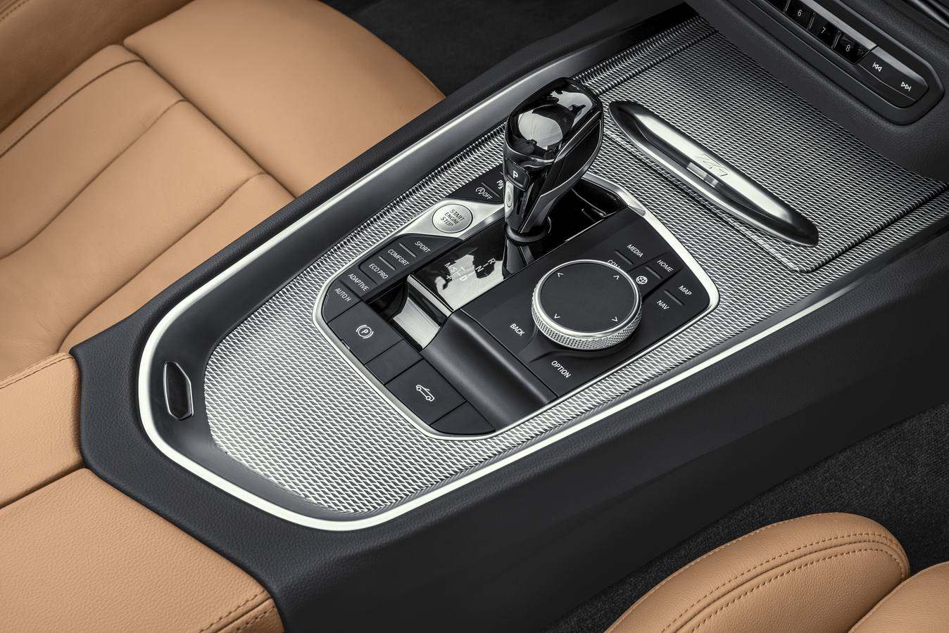 Los «roadsters» o biplazas descapotables de BMW han destacado como iconos del puro placer de conducción. Ahora, el nuevo Z4 se une a este salón de la fama de la firma bávara. Un cabrio con capota clásica de lona que cuesta desde 48.900 euros.