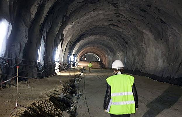 Interior del túnel Ordizia-Itsasondo durante su construcción. 