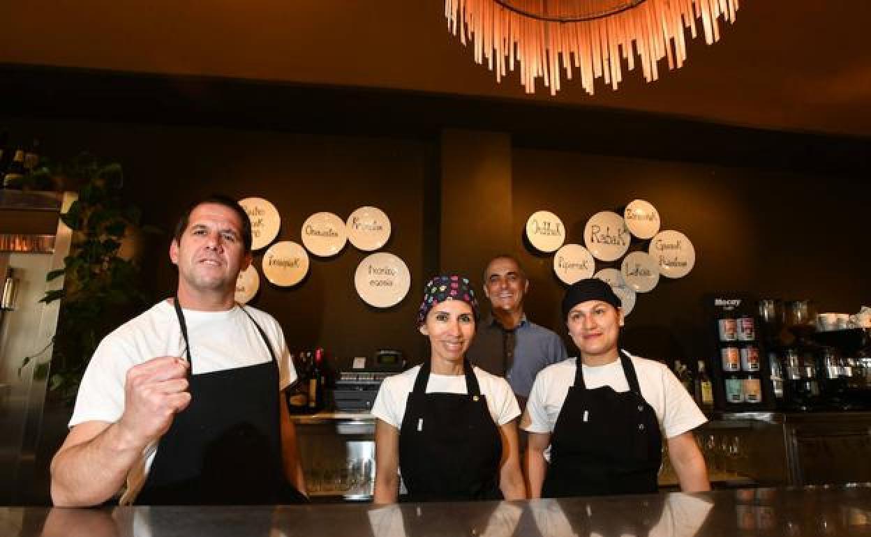En la calle Toribio Etxeberria de Eibar se sigue fraguando la leyenda del Casino.