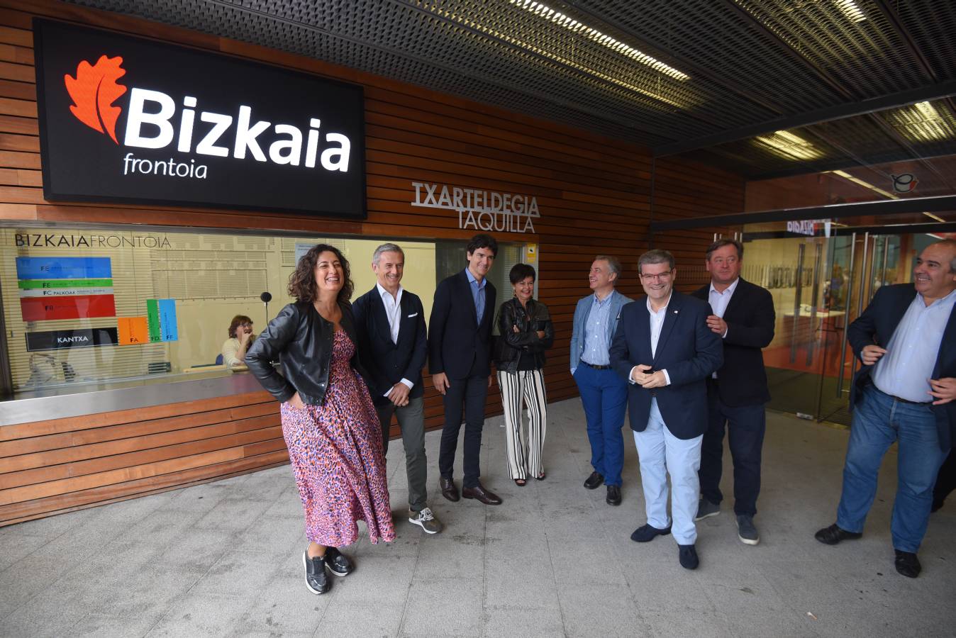 La final entre Irribarria y Urrutikoetxea ha reunido a miles de personas en Bilbao, entre las que estaban Iñigo Urkullu o Lorenzo Juarros. 