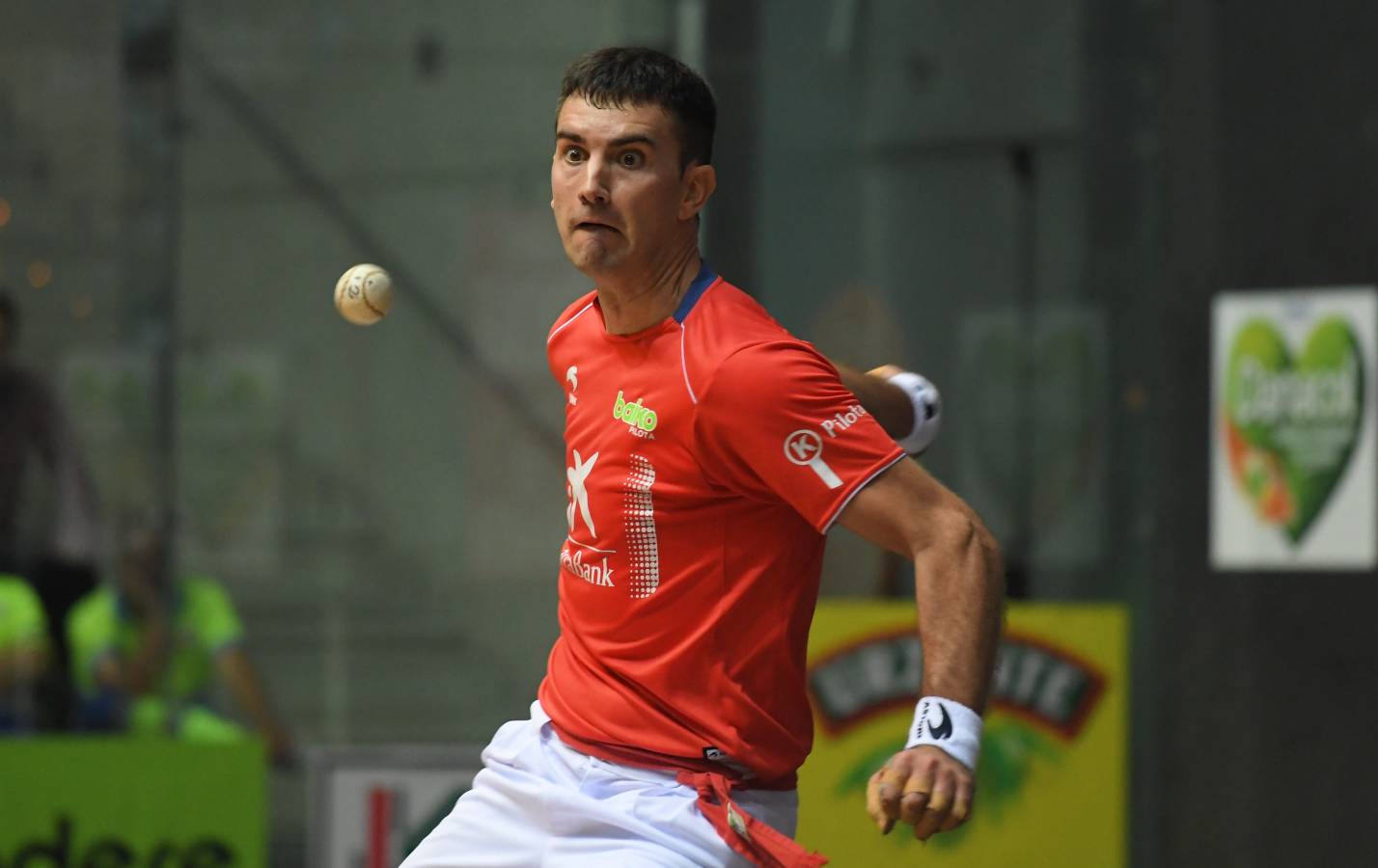 El de Arama se ha impuesto en una disputada final del Manomanista. Urrutikoetxea le ha plantado cara, pero el vizcaíno no ha podido con la fuerza del pelotari guipuzcoano.