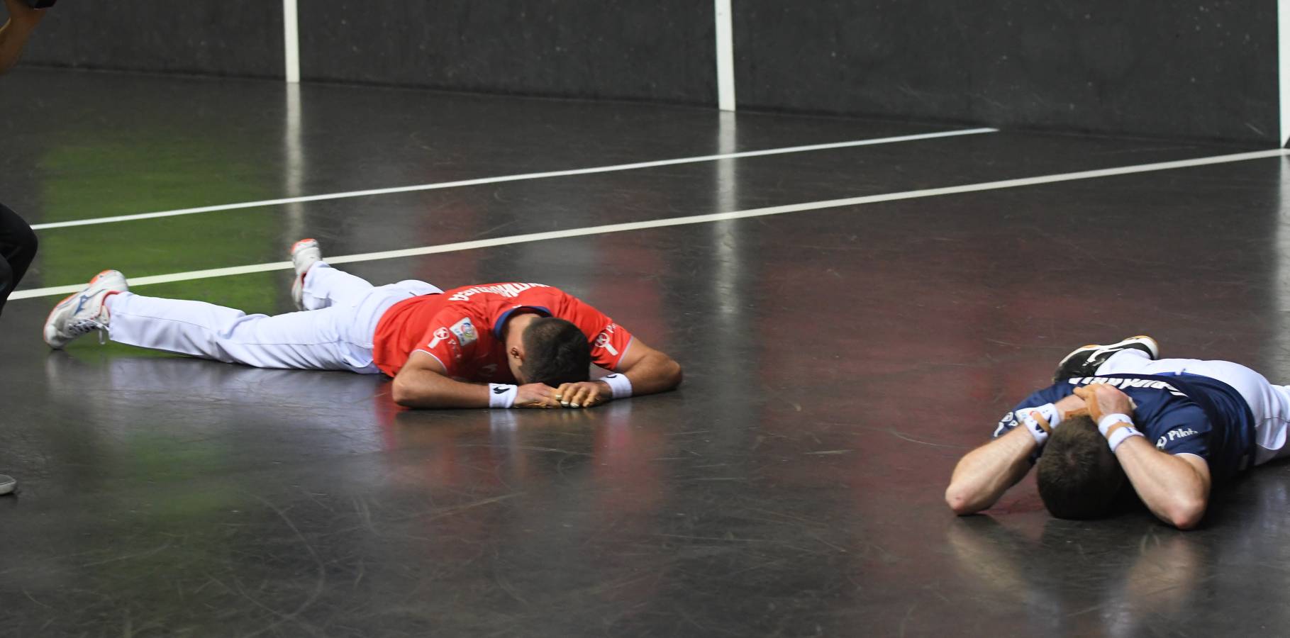 El de Arama se ha impuesto en una disputada final del Manomanista. Urrutikoetxea le ha plantado cara, pero el vizcaíno no ha podido con la fuerza del pelotari guipuzcoano.