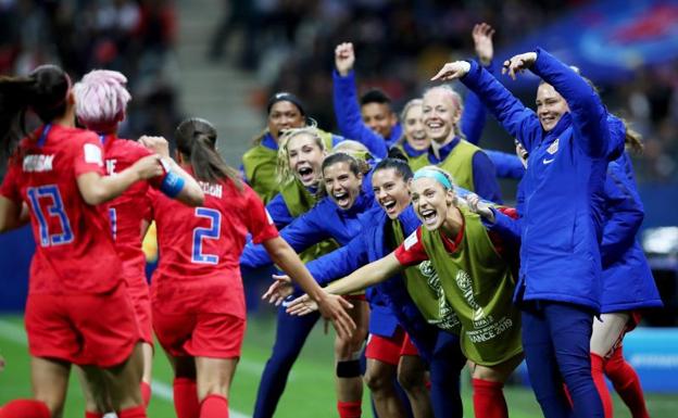 Las jugadoras de EE UU celebran uno de los goles ante Tailandia. 