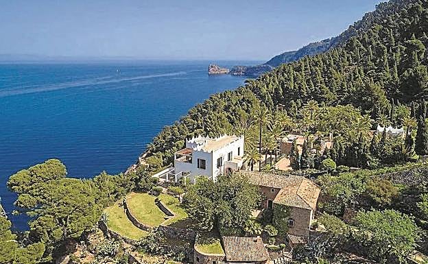 Impresionante vista aérea de S'Estaca junto a los acantilados de Mallorca.