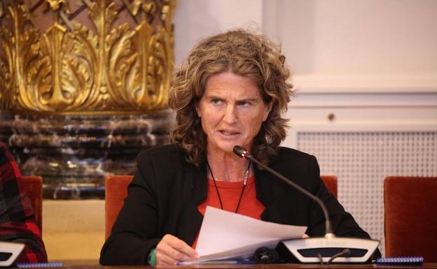Reyes Karrere interviene en el pleno de este sábado,