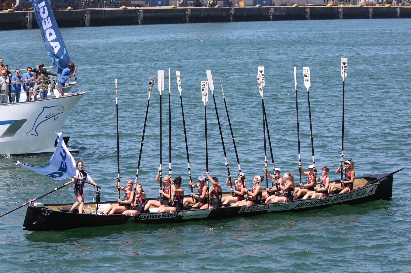 La 'Madalen' marca un tiempo de 11.04:44 y se consolida como líder de la segunda categoría femenina