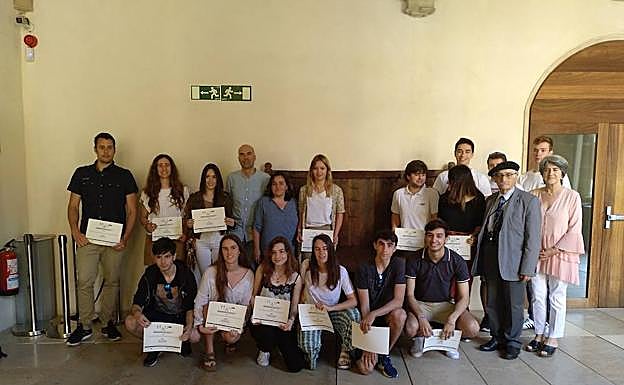 Imagen principal - &#039;Zura&#039; gana el concurso de diseño de objetos tradicionales vascos HAU