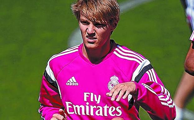 Odegaard entrenando con el Real Madrid. 