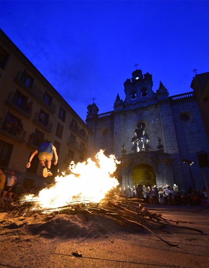 Fotos: Hoguera de San Juan en Tolosa, en imágenes