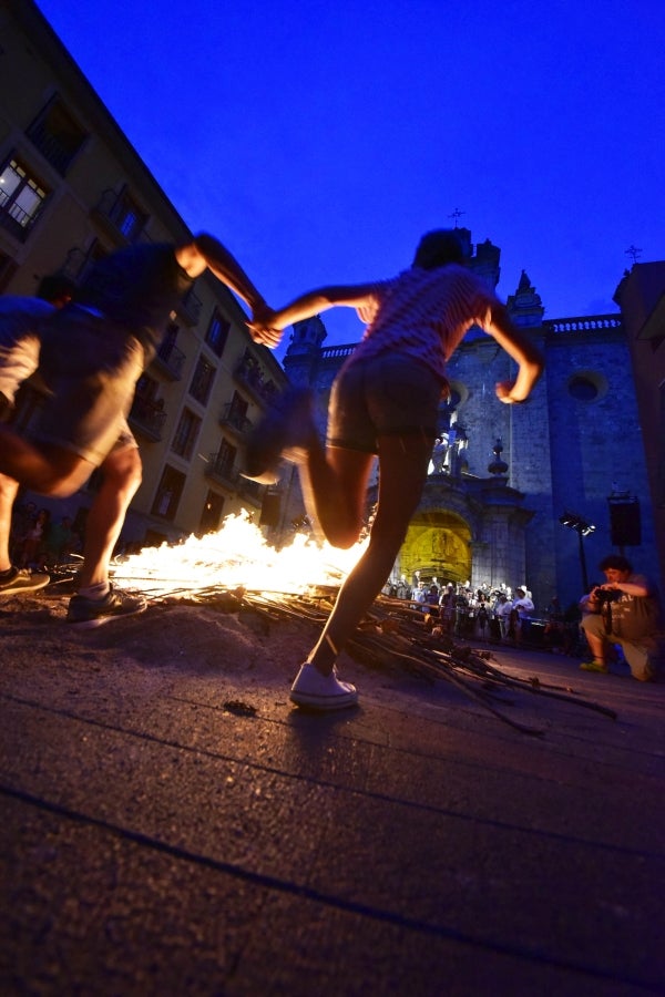 Fotos: Hoguera de San Juan en Tolosa, en imágenes