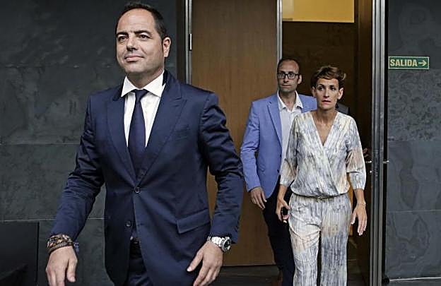 Ramón Alzórriz, secretario de Organización del PSN, y María Chivite, candidata a presidir Navarra, el pasado sábado 15.