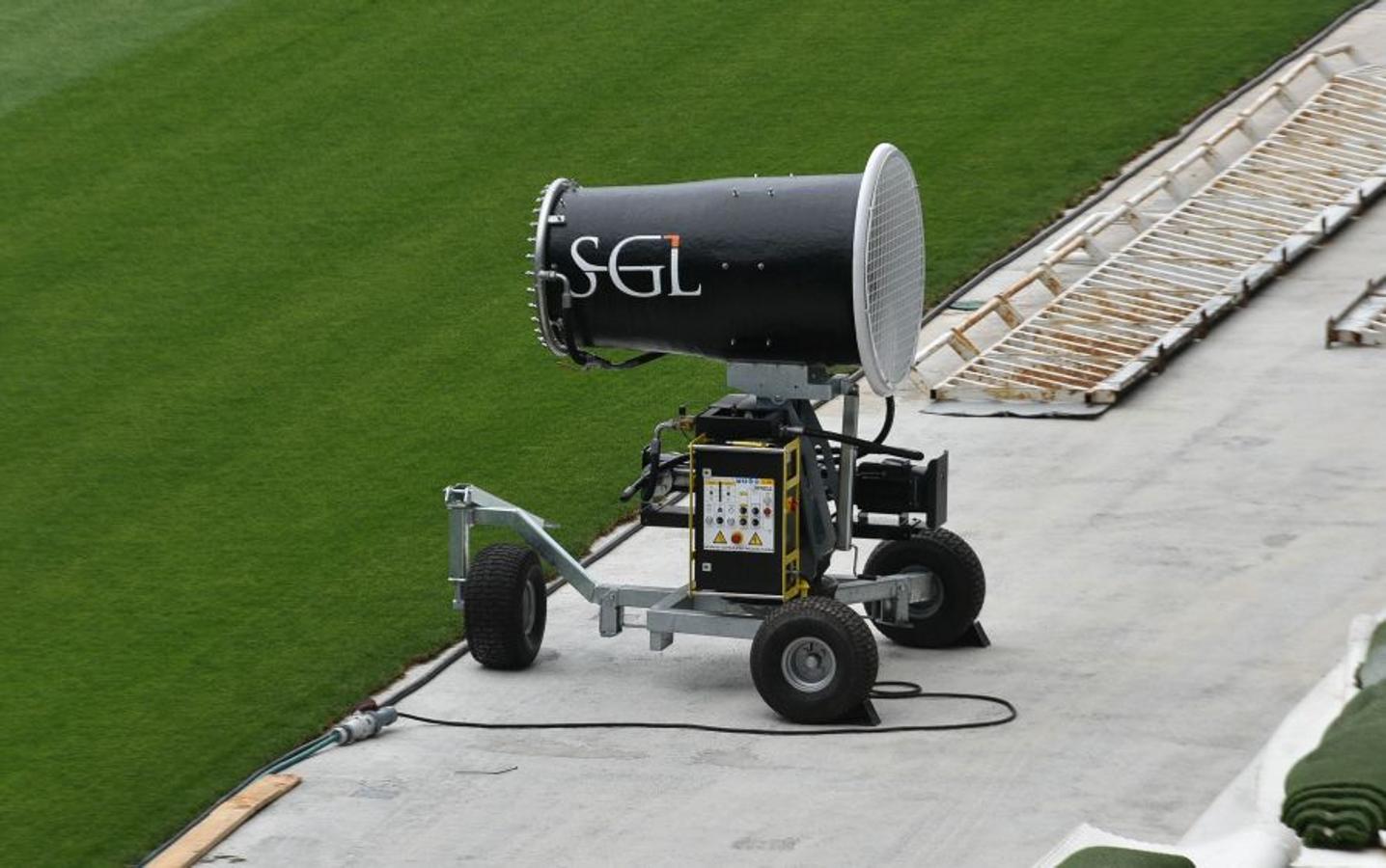 Los operarios han instalado las vigas de hormigón prefabricadas que ya dan forma al anillo inferior y el superior va cogiendo forma