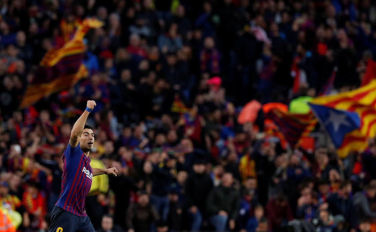 Luis Suárez celebra un gol del Barcelona. 