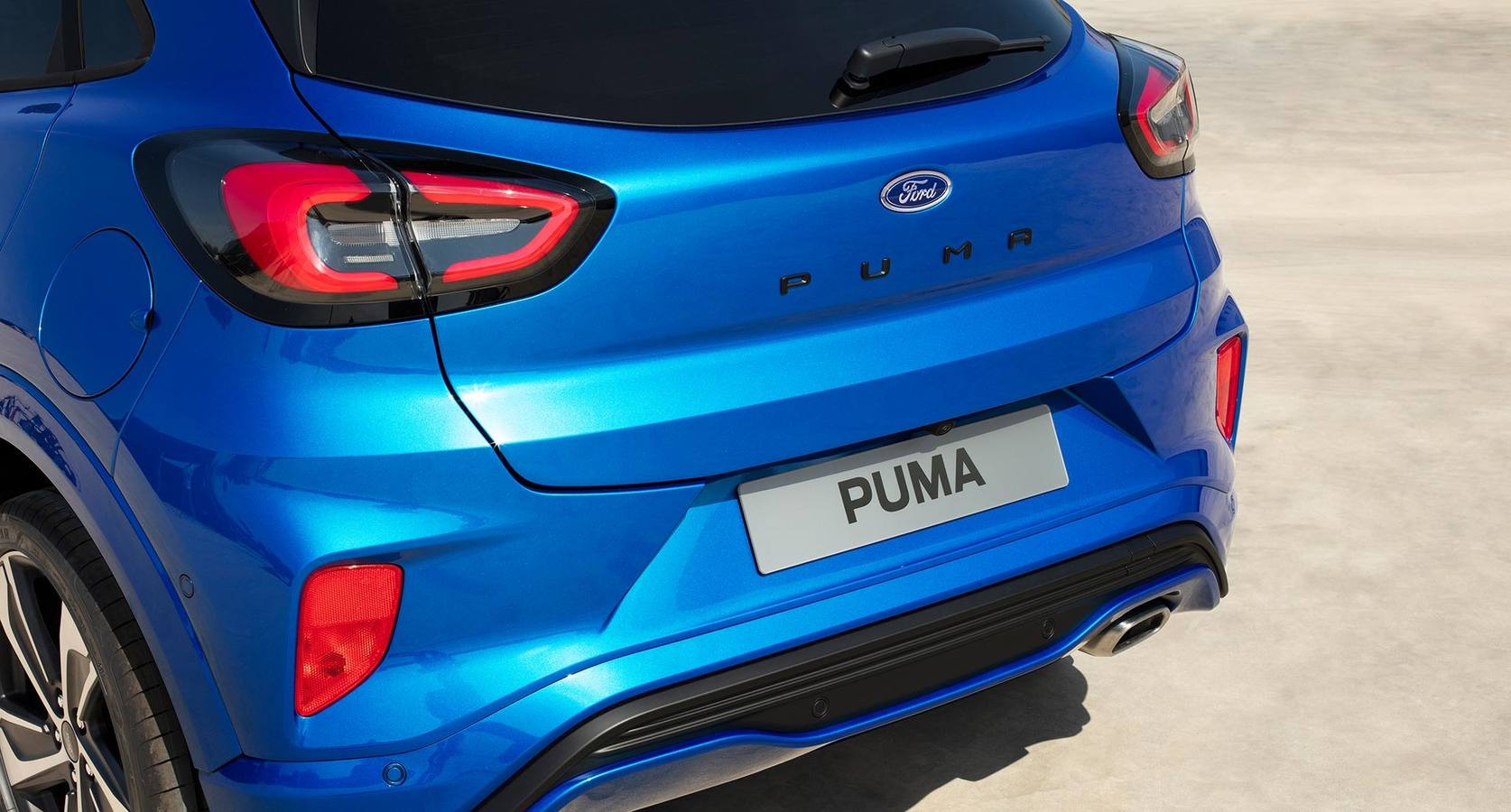 Ford acaba de dar a conocer el nuevo Puma, que ahora propone una carrocería tipo «crossover» compacta de inspiración SUV, con un gran maletero y una sofisticada tecnología híbrida 'ligera'. Un coche práctico y equipado con las últimas tecnologías.