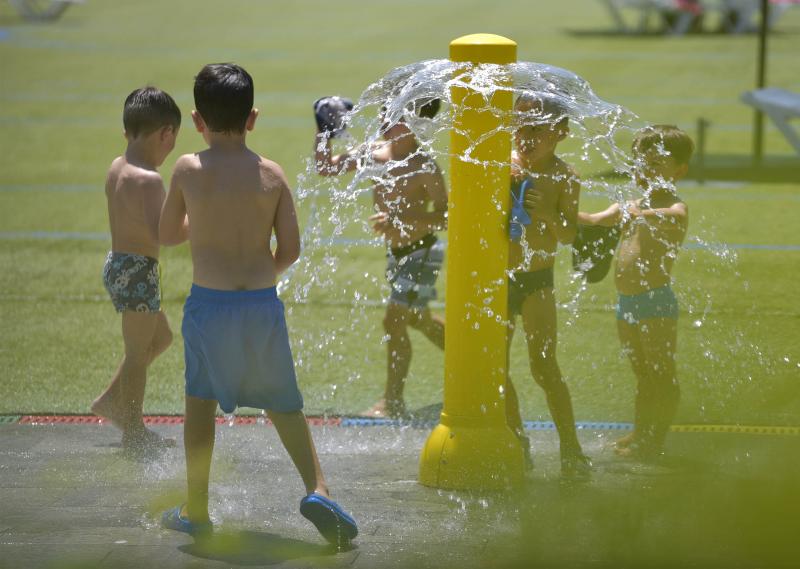 Los termómetros han llegado a los 32 grados en Azpeitia al mediodía.