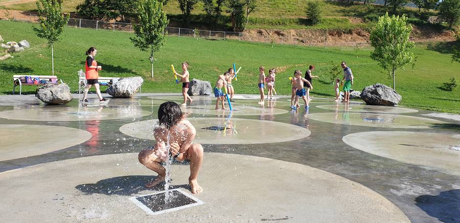 Los termómetros han llegado a los 32 grados en Azpeitia al mediodía.