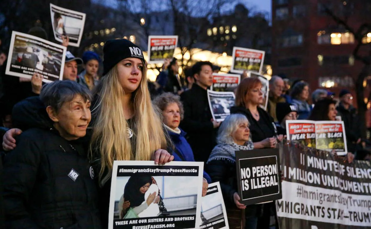 Imagen de archivo de una protesta celebrada en marzo de 2018, en Nueva York, contra la intención de Trump de acabar con el programa DACA de apoyo a los 'sin papeles'.
