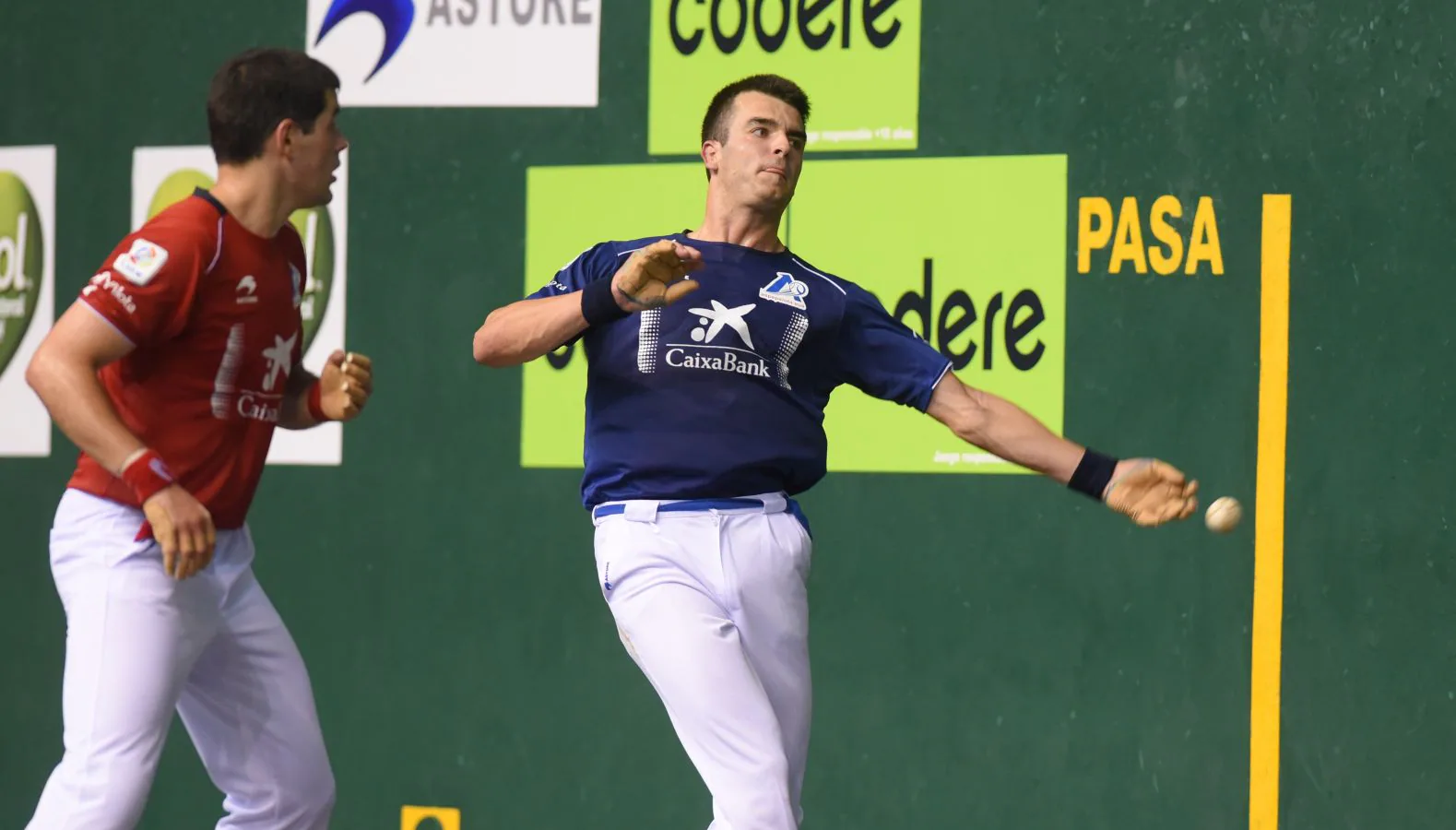 El donostiarra Iñigo Bikuña venció en su debut profesional junto a Altuna III a Ezkurdia y Tolosa 16-22.