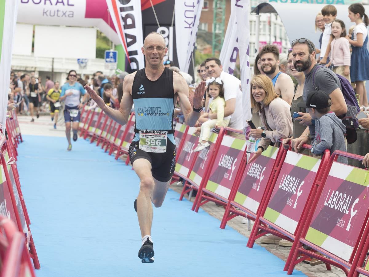 Más de 500 participantes han completado este triatlón donostiarra.