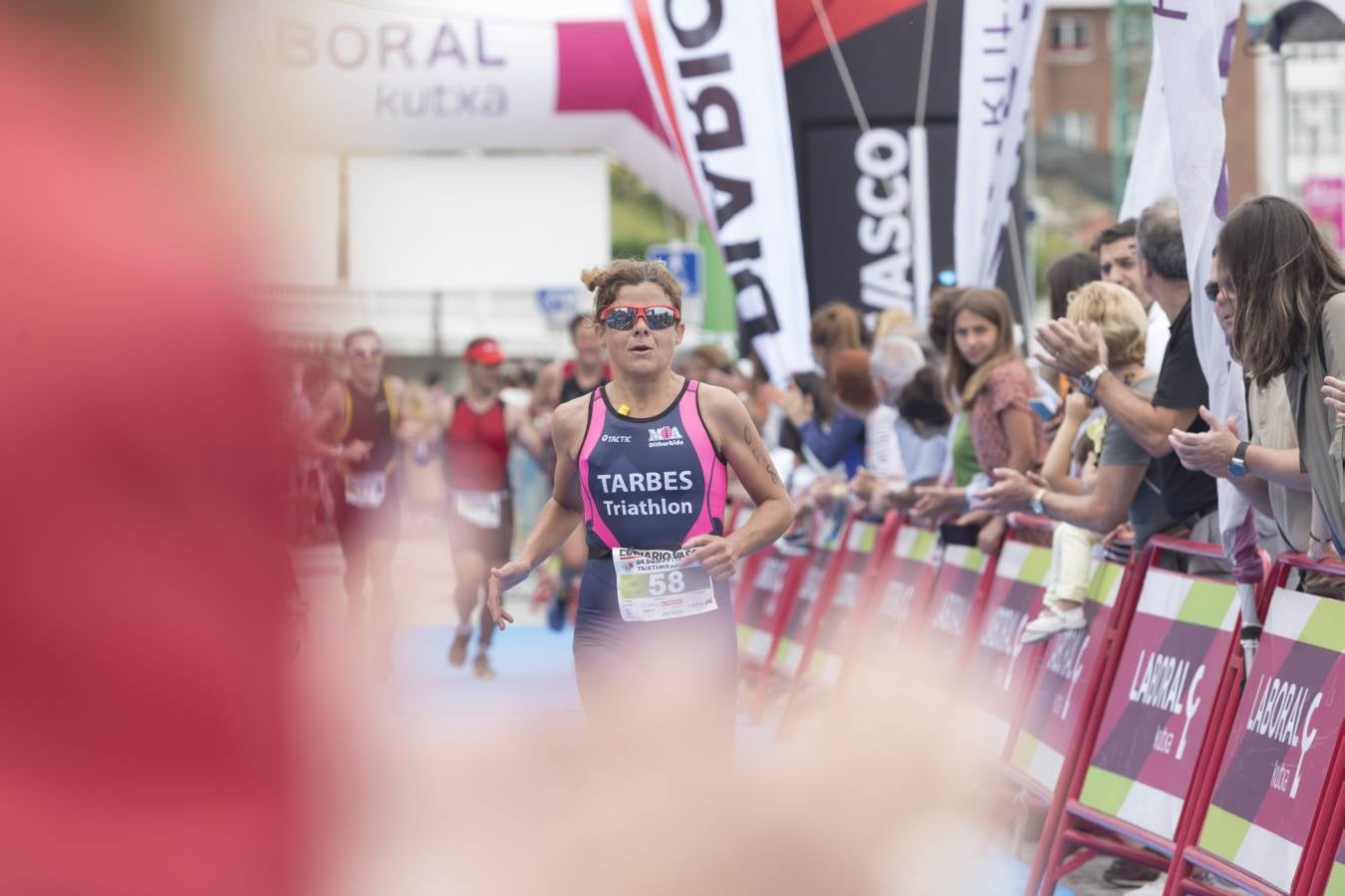 Más de 500 participantes han completado este triatlón donostiarra.