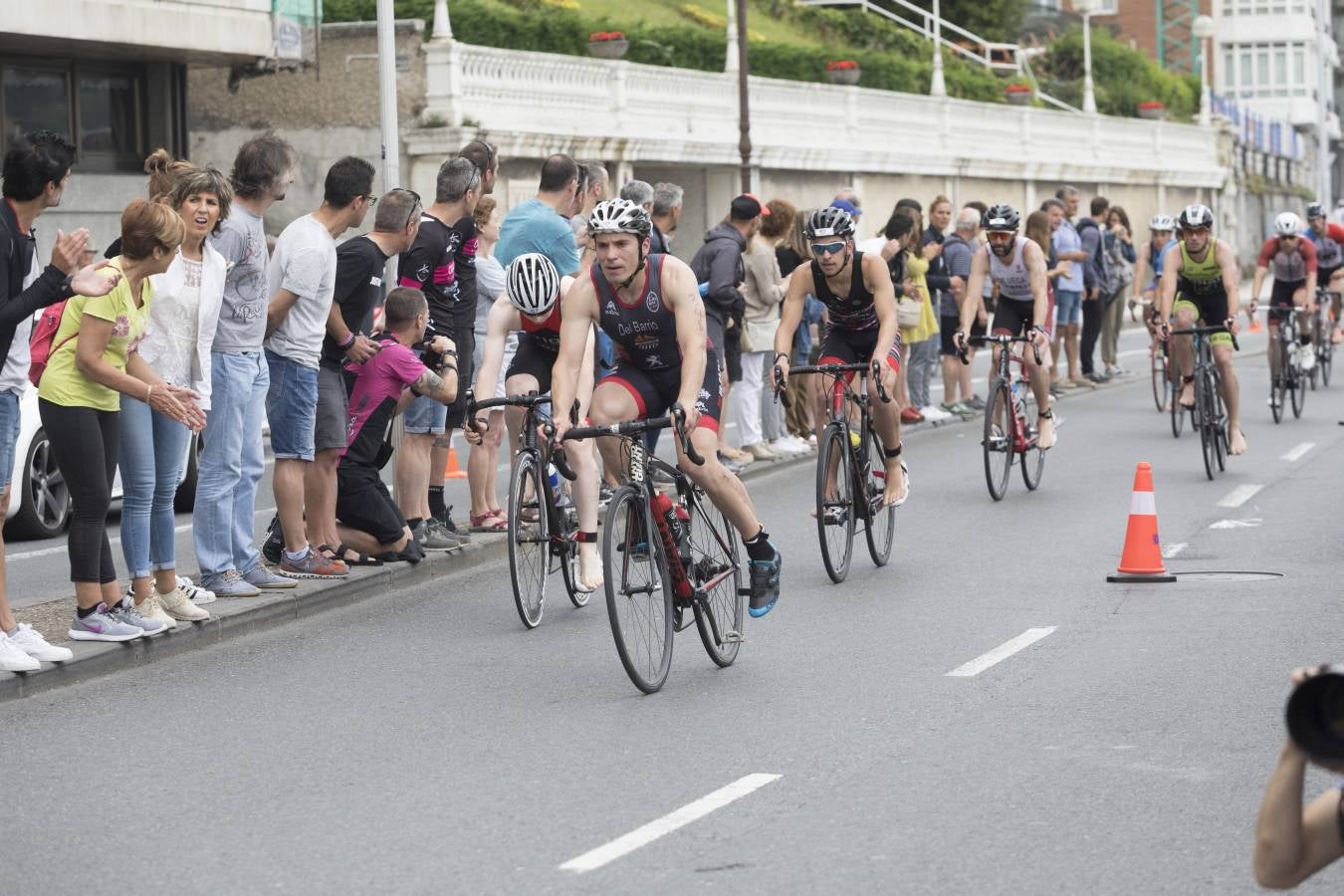 Más de 500 participantes han completado este triatlón donostiarra.