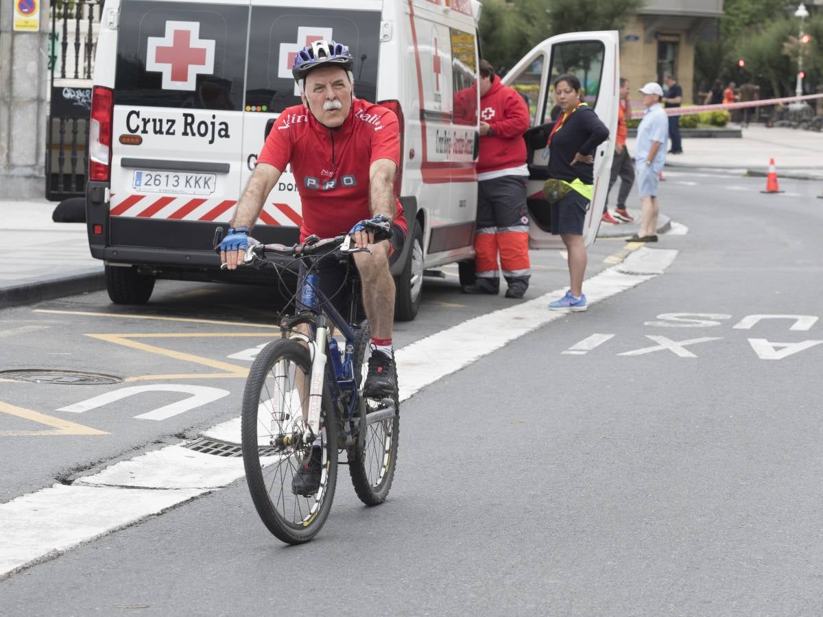 Más de 500 participantes han completado este triatlón donostiarra.