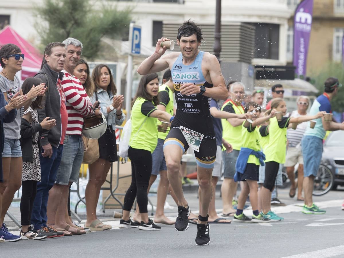 Más de 500 participantes han completado este triatlón donostiarra.
